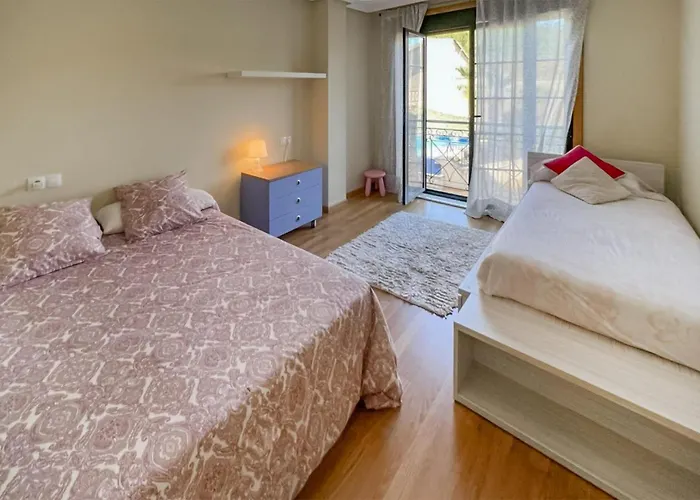 4 Bedroom Amazing In Ortigueira Prázdninový dům