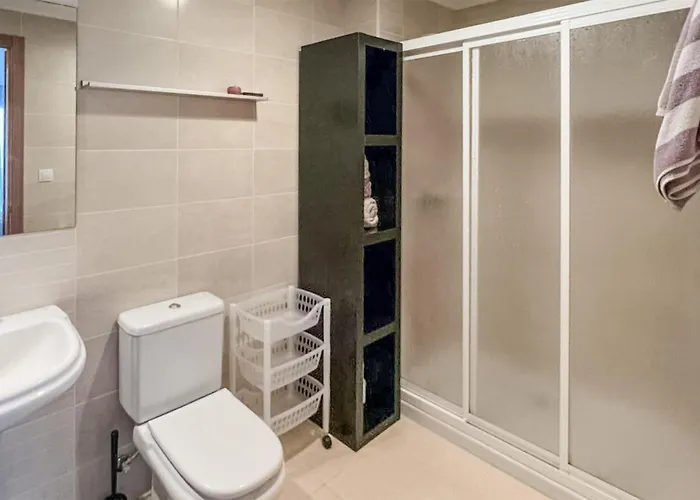 4 Bedroom Amazing In Ortigueira * Porto de Espasante